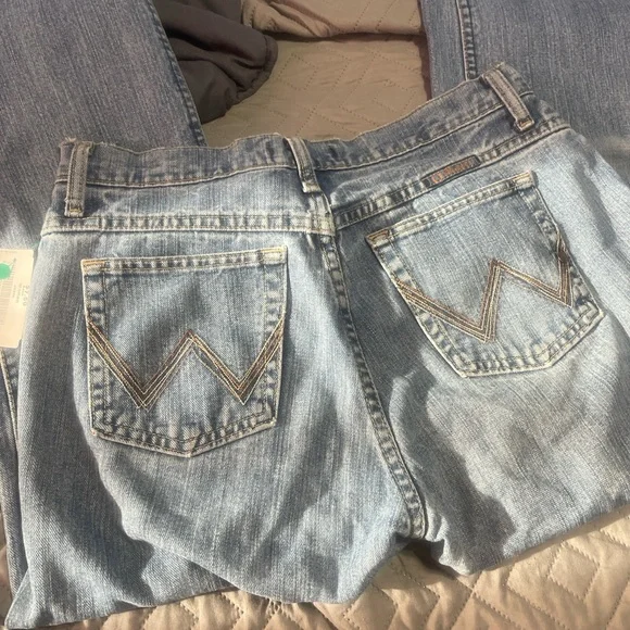 Wrangler Women’s “Cash” Jeans – Size 5/6 x 30 – Classic Fit - Picture 2 of 3